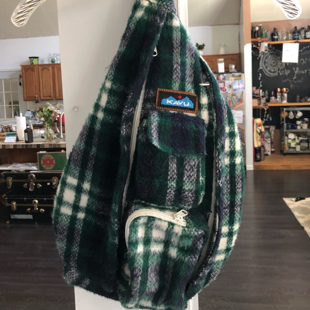 Kavu Navy flannel rope sling bag